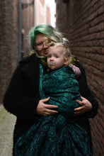 Laden Sie das Bild in den Galerie-Viewer, Yaro vävd sjal - Elvish Duo Black Petrol Cashmere Tencel - 50% bomull, 30% kashmir, 20% tencel - Utförsäljning!
