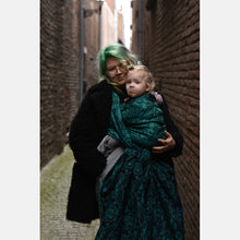 Laden Sie das Bild in den Galerie-Viewer, Yaro vävd sjal - Elvish Duo Black Petrol Cashmere Tencel - 50% bomull, 30% kashmir, 20% tencel - Utförsäljning!
