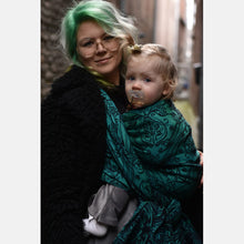 Laden Sie das Bild in den Galerie-Viewer, Yaro vävd sjal - Elvish Duo Black Petrol Cashmere Tencel - 50% bomull, 30% kashmir, 20% tencel - Utförsäljning!
