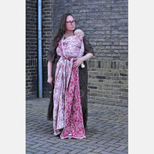 Laden Sie das Bild in den Galerie-Viewer, Yaro vävd sjal - Elvish Duo Red Wool Blend - 60% bomull, 30% merinoull, 5% kashmir, 5% silke
