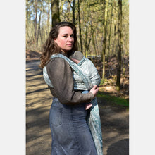 Laden Sie das Bild in den Galerie-Viewer, Yaro vävd sjal - Elvish Duo Turquoise Wool Silk - 60% bomull, 30% merinoull, 10% silke
