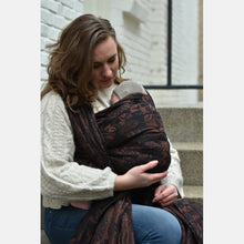 Load image into Gallery viewer, Yaro ringsjal - Four Winds Black Brown Linen Ring Sling - 60% bomull, 40% linne

