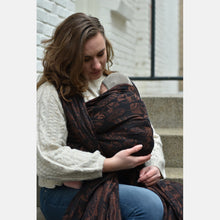 Ladda upp bild till gallerivisning, Yaro ringsjal - Four Winds Black Brown Linen Ring Sling - 60% bomull, 40% linne
