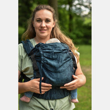 Laden Sie das Bild in den Galerie-Viewer, Yaro Hug Carrier - Jeans Petrol Black Delave Linen - 60% bomull, 40% linne
