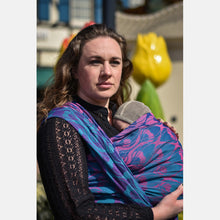 Laden Sie das Bild in den Galerie-Viewer, Yaro vävd sjal - La Fleur Meta Petrol Purple Fuchsia Tencel - 70% bomull, 30% tencel - Utförsäljning!

