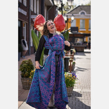 Laden Sie das Bild in den Galerie-Viewer, Yaro vävd sjal - La Fleur Meta Petrol Purple Fuchsia Tencel - 70% bomull, 30% tencel - Utförsäljning!

