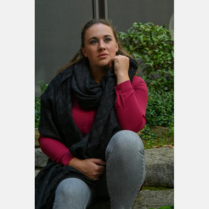 Yaro ringsjal - La Vita Duo Black Alpaca Red Glam Ring Sling - 69% bomull, 30% baby alpacka, 1% glitter - Utförsäljning!