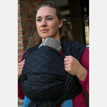 Ladda upp bild till gallerivisning, Yaro ringsjal - La Vita Duo Black Alpaca Red Glam Ring Sling - 69% bomull, 30% baby alpacka, 1% glitter
