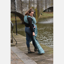 Laden Sie das Bild in den Galerie-Viewer, Yaro vävd sjal - La Vita Duo Black Petrol Natural Alpaca Wool - 50% bomull, 30% baby alpacka, 20% merinoull - Utförsäljning!
