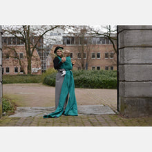 Load image into Gallery viewer, Yaro vävd sjal - La Vita Petrol Green Wool Blend - 60% bomull, 30% ull, 5% silke, 5% kashmir
