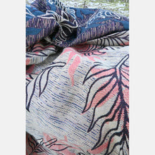 Laden Sie das Bild in den Galerie-Viewer, Yaro vävd sjal - Oasis Trinity Yellow Blue Red Wool Tencel - 50% bomull, 30% merinoull, 20% tencel - Utförsäljning!
