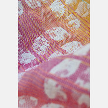 Laden Sie das Bild in den Galerie-Viewer, Yaro ringsjal - Petals Ultra Bonbon Rainbow Linen Ring Sling - 60% bomull, 30% linne, 5% seacell och 5% kapok
