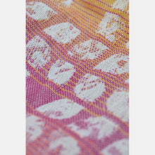 Laden Sie das Bild in den Galerie-Viewer, Yaro ringsjal - Petals Ultra Bonbon Rainbow Linen Ring Sling - 60% bomull, 30% linne, 5% seacell och 5% kapok
