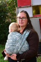 Laden Sie das Bild in den Galerie-Viewer, Yaro vävd sjal - Pulse Duo Turkis Grey Tencel - 70% bomull, 30% tencel
