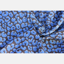 Laden Sie das Bild in den Galerie-Viewer, Yaro vävd sjal - Pussycat Duo Brown Light-Blue Silk - 90% bomull, 10% silke
