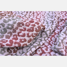 Laden Sie das Bild in den Galerie-Viewer, Yaro ringsjal - Pussycat Ultra Carnelian Rainbow Tencel Linen ring sling - 40% bomull, 30% linne, 30% tencel - Utförsäljning!
