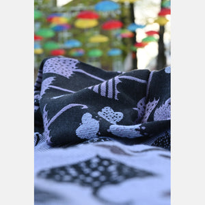Yaro ringsjal - Rainfall Duo Black Lavender White Seacell Ring Sling - 90% bomull, 10% seacell - Utförsäljning!