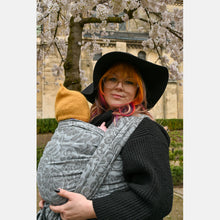Ladda upp bild till gallerivisning, Yaro ringsjal - Rococo Silver Pine Bourette Ring Sling - 60% bomull, 40% bourettesilke - Utförsäljning!
