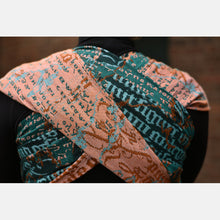 Laden Sie das Bild in den Galerie-Viewer, Yaro ringsjal - Runes Trinity Emerald Bronze Seacell Ring Sling - 85% Bomull, 15% Seacell - Utförsäljning!
