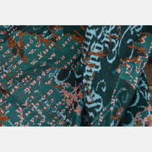 Laden Sie das Bild in den Galerie-Viewer, Yaro ringsjal - Runes Trinity Emerald Bronze Seacell Ring Sling - 85% Bomull, 15% Seacell - Utförsäljning!
