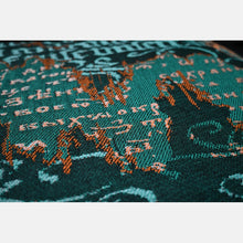 Laden Sie das Bild in den Galerie-Viewer, Yaro ringsjal - Runes Trinity Emerald Bronze Seacell Ring Sling - 85% Bomull, 15% Seacell - Utförsäljning!

