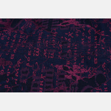 Laden Sie das Bild in den Galerie-Viewer, Yaro vävd sjal - Runes Trinity Fuchsia Navy Paper Kapok - 60% bomull, 25% papper, 15% kapok - Utförsäljning!
