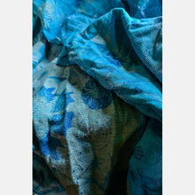 Laden Sie das Bild in den Galerie-Viewer, Yaro ringsjal - Starfish Duo Blue Grey Confetti Ring Sling - 99% bomull, 1% silke - Utförsäljning!
