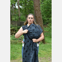 Laden Sie das Bild in den Galerie-Viewer, Yaro ringsjal - Stars Random Delave Linen Ring Sling - 60% bomull, 40% linne - Utförsäljning!
