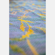 Laden Sie das Bild in den Galerie-Viewer, Yaro ringsjal - Terra Duo Yellow Olive Lilac Seacell Flame Ring Sling - 85% bomull, 15% seacell - Utförsäljning!
