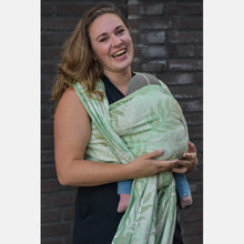 Ladda upp bild till gallerivisning, Yaro ringsjal - Oasis Duo Light-Green Beige Silk Linen Seacell Ring Sling - 60% bomull, 15% silke, 15% linne, 10% seacell
