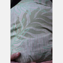 Ladda upp bild till gallerivisning, Yaro ringsjal - Oasis Duo Light-Green Beige Silk Linen Seacell Ring Sling - 60% bomull, 15% silke, 15% linne, 10% seacell
