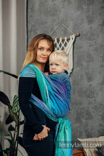 Laden Sie das Bild in den Galerie-Viewer, Lenny Lamb Woven Baby Wrap/Vävd sjal - PEACOCK’S TAIL - FANTASY - 100% bomull
