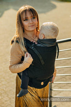 Ladda upp bild till gallerivisning, LennyUpGrade Carrier - PEACOCK&#39;S TAIL - PITCH BLACK - 59% bomull, 41% merinoull
