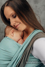 Laden Sie das Bild in den Galerie-Viewer, Lenny Lamb Woven Baby Wrap/Vävd sjal - LITTLE HERRINGBONE BABY MINT - 100% bomull
