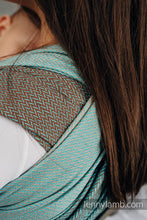 Laden Sie das Bild in den Galerie-Viewer, Lenny Lamb Woven Baby Wrap/Vävd sjal - LITTLE HERRINGBONE BABY MINT - 100% bomull
