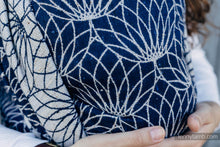 Load image into Gallery viewer, Lenny Lamb Woven Baby Wrap/Vävd sjal - LOTUS - HARMONY LIMITED EDITION - 61% bomull, 39% tussah silke

