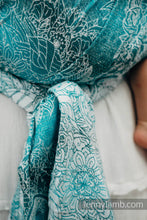 Load image into Gallery viewer, Lenny Lamb Woven Baby Wrap/Vävd sjal - WILD WINE - ALLURE - 100% bomull
