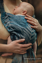 Laden Sie das Bild in den Galerie-Viewer, LennyHybrid Half Buckle Carrier - RAINFOREST - NOCTURNAL - 54% bomull, 46% Tencel™ - Standard
