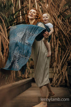 Laden Sie das Bild in den Galerie-Viewer, Lenny Lamb Woven Baby Wrap/Vävd sjal - RAINFOREST - NOCTURNAL - 54% bomull, 46% Tencel™
