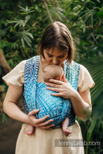 Laden Sie das Bild in den Galerie-Viewer, Lenny Lamb Woven Baby Wrap/Vävd sjal - PEACOCK&#39;S TAIL - SEA ANGEL - 100% bambu viskos

