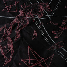 Load image into Gallery viewer, Yaro ringsjal - Geofox Duo Black Red Silver Seacell Ring Sling - 75% bomull, 25% seacell

