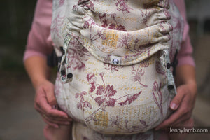 LennyUpGrade Carrier - HERBARIUM - RECLAIMED BY NATURE - 45% bomull, 33% merinoull, 14% kashmir, 8% silke