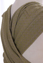 Ladda upp bild till gallerivisning, Wompat ILO Wrap Tai Oliivi - 100% bomull - Utförsäljning!
