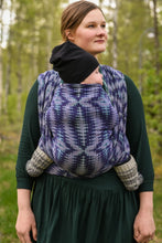 Laden Sie das Bild in den Galerie-Viewer, Vanamo Woven Wrap/Vävd sjal - Kaiku Virna, newborn - 100% ekologisk bomull
