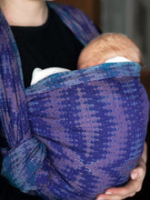 Laden Sie das Bild in den Galerie-Viewer, Vanamo Woven Wrap/Vävd sjal - Kaiku Horsma, newborn - 100% ekologisk bomull
