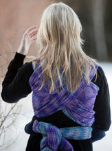 Laden Sie das Bild in den Galerie-Viewer, Vanamo Woven Wrap/Vävd sjal - Kaiku Horsma, newborn - 100% ekologisk bomull

