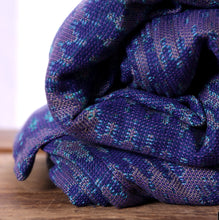 Laden Sie das Bild in den Galerie-Viewer, Vanamo Woven Wrap/Vävd sjal - Kaiku Horsma, newborn - 100% ekologisk bomull
