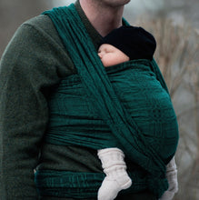 Laden Sie das Bild in den Galerie-Viewer, Vanamo Woven Wrap/Vävd sjal - Kide Emerald, newborn - 100% ekologisk bomull
