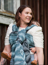 Laden Sie das Bild in den Galerie-Viewer, Vanamo Woven Wrap/Vävd sjal - Kaiku Kuohu - 70% ekologisk bomull, 30% hampa
