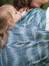 Laden Sie das Bild in den Galerie-Viewer, Vanamo Woven Wrap/Vävd sjal - Kaiku Kuohu - 70% ekologisk bomull, 30% hampa
